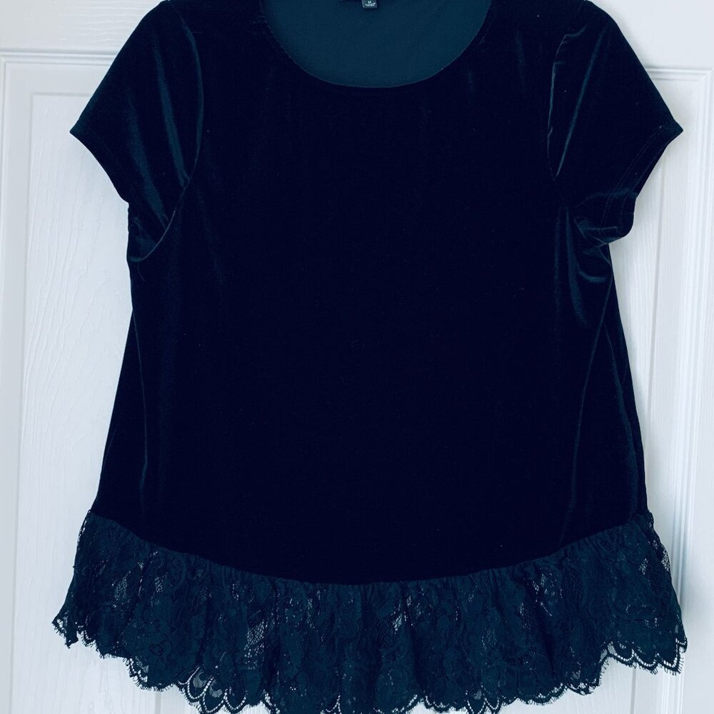 ADRIANNA PAPELL Black Velvet Short Sleeve Fine Lace Bottom Top
